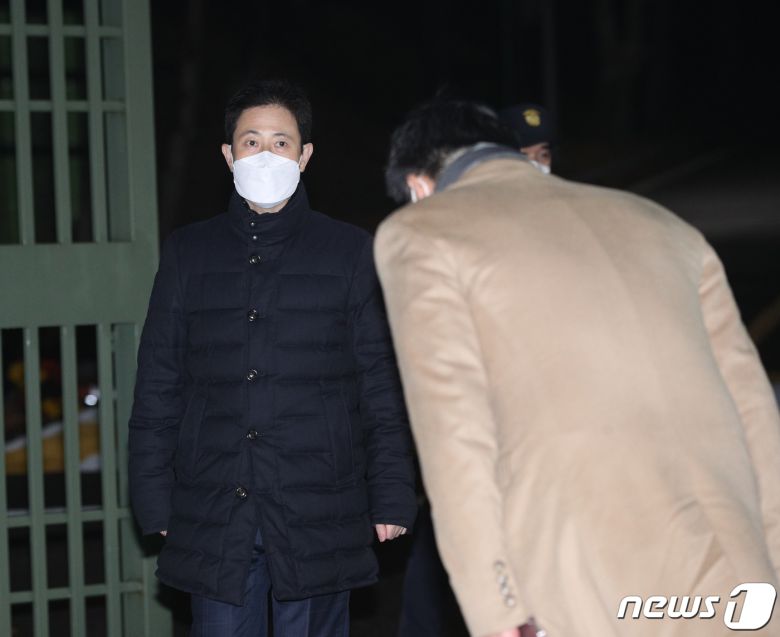 고발사주 의혹의 핵심 피의자인 손준성 대구고검 인권보호관(전 대검 수사정보정책관)이 3일 오전 구속영장이 기각된 후 경기 의왕시 서울구치소를 나서고 있다. 2021.12.3/뉴스1 © News1 신웅수 기자