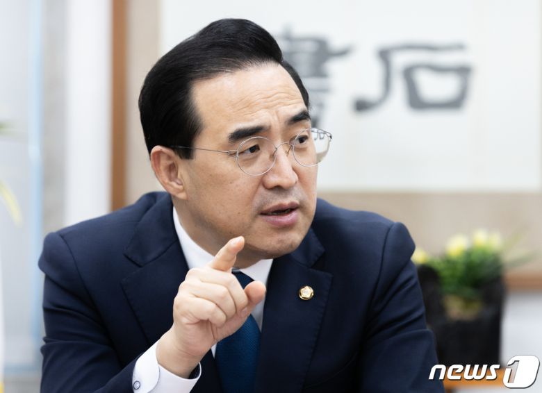 박홍근 더불어민주당 원내대표가 3일 오후 서울 여의도 민주당 원내대표실에서 뉴스1과 인터뷰를 하고 있다. 2022.5.3/뉴스1 © News1 이재명 기자