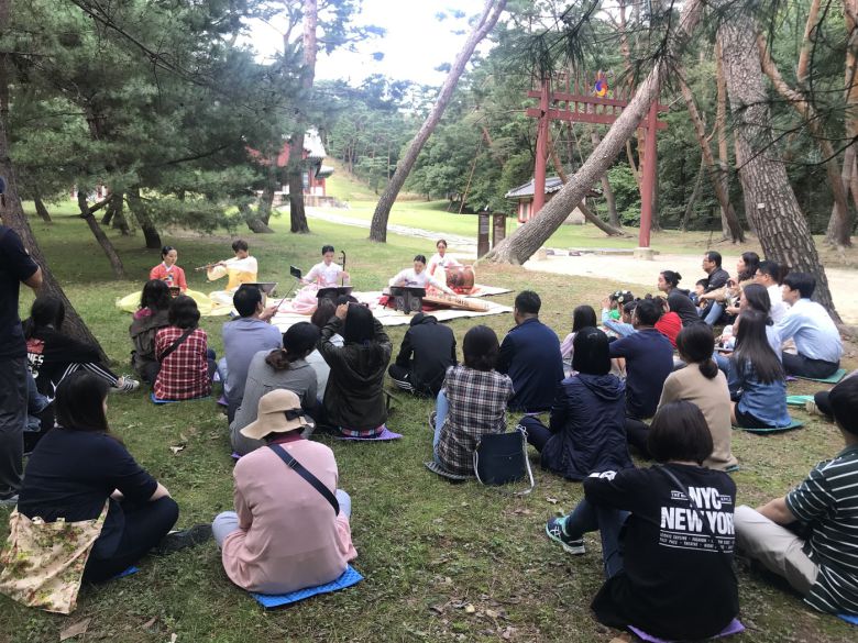 고양 서오릉 산책길에서 열린 음악회. 문화재청 제공