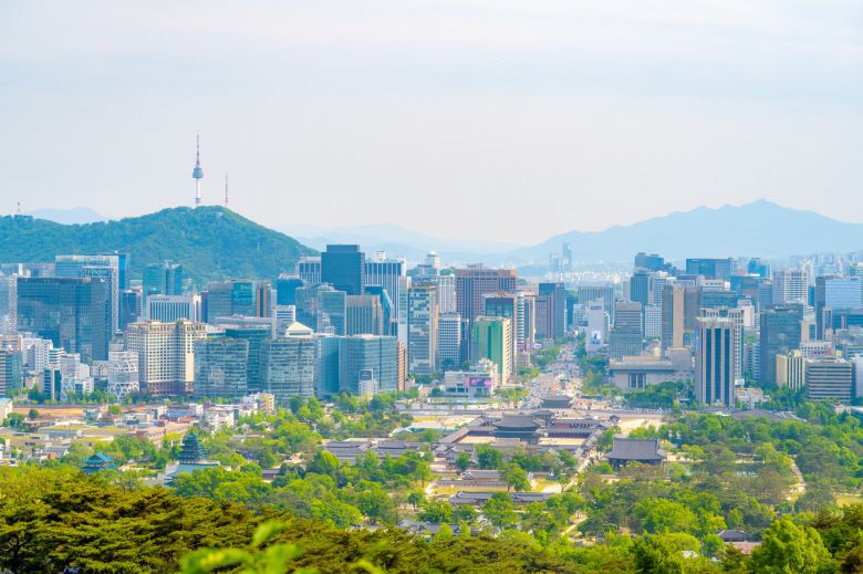 북악산 청와대전망대에서 바라본 광화문과 경복궁의 풍경. 서울관광재단 제공