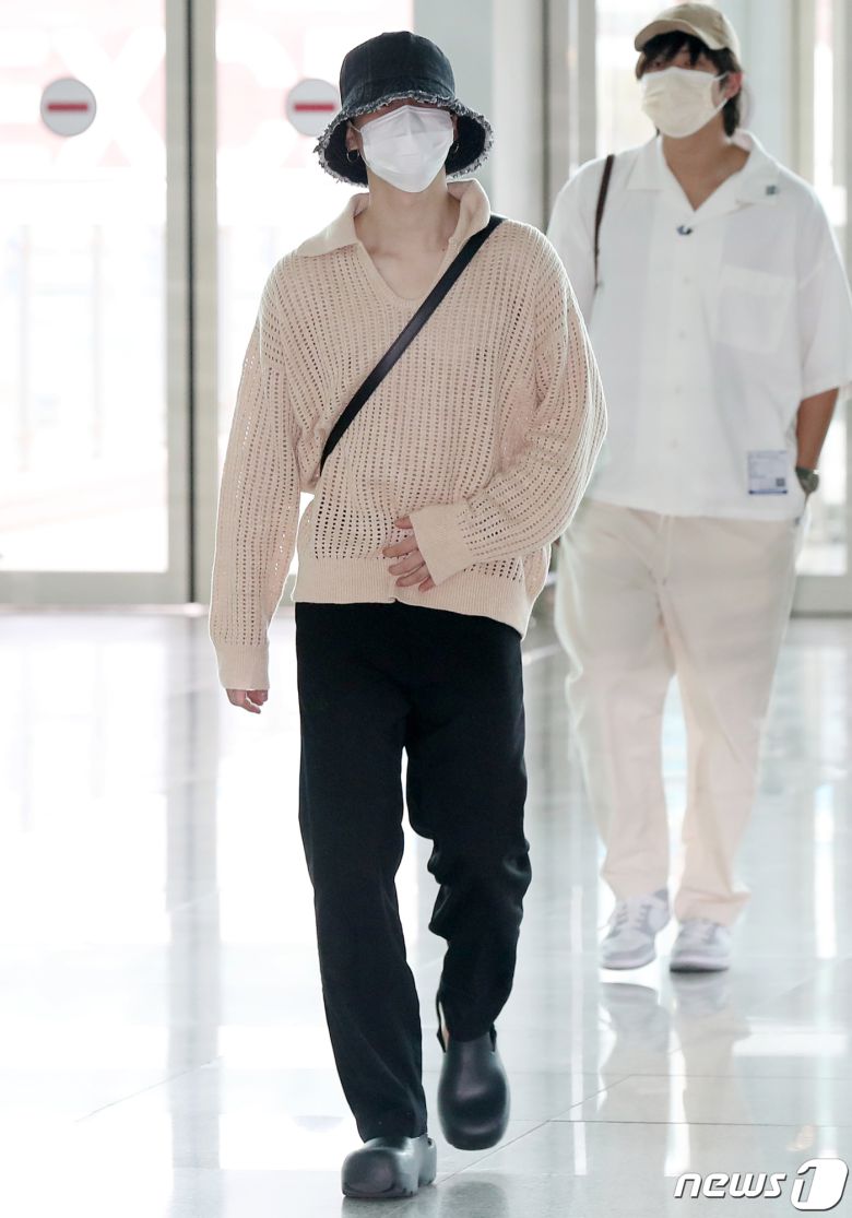 그룹 방탄소년단(BTS) 멤버 지민(박지민)이 29일 오전 인천국제공항 제2여객터미널을 통해 미국 워싱턴으로 출국하고 있다. 2022.5.29/뉴스1 © News1 민경석 기자