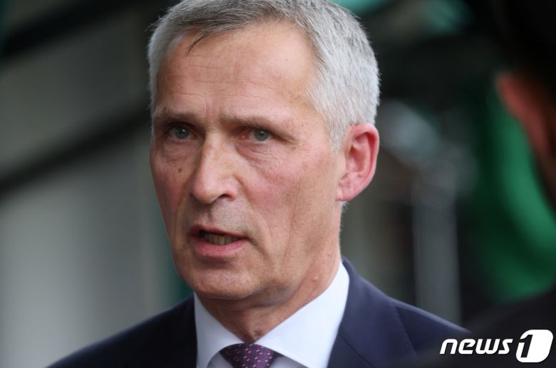 옌스 스톨텐베르그 나토(북대서양조약기구) 사무총장이 2일(현지시간) 백악관에서 조 바이든 미국 대통령과 회담한 뒤 언론 브리핑을 하고 있다. 2022. 6. 2. © 로이터=뉴스1 © News1 최서윤 기자