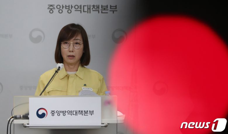 백경란 질병관리청장이 22일 오후 충북 청주시 흥덕구 오송읍 질병관리청에서 원숭이두창 의심 환자 발생 및 양성 확진에 따른 대응 조치를 발표하고 있다. 2022.06.22/뉴스1 © News1 김기남 기자