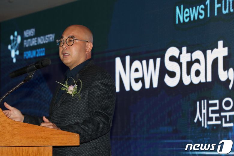 남궁훈 카카오 대표가 29일 서울 중구 롯데호텔에서 열린 '뉴스1 미래산업포럼 2022'에서 기조연설을 하고 있다. 이날 포럼에서는 블록체인과 메타버스부터 모빌리티, 인공지능(AI), 로봇까지 다양한 미래 산업 전문가들이 새로운 생태계에 대해 설명하고 혁신의 방향을 제시한다. 2022.6.29/뉴스1 © News1 민경석 기자
