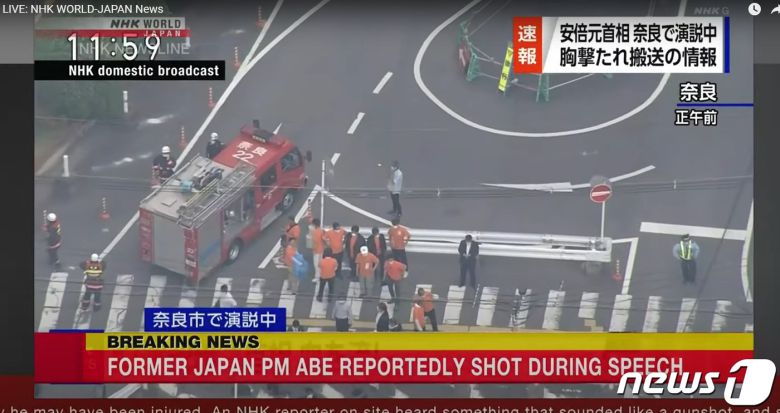 아베 전 총리가 8일 나라시에서 연설을 하던 도중 쓰러지는 사건이 발생했다. ©뉴스1 (NHK 화면 캡쳐) © News1 이유진