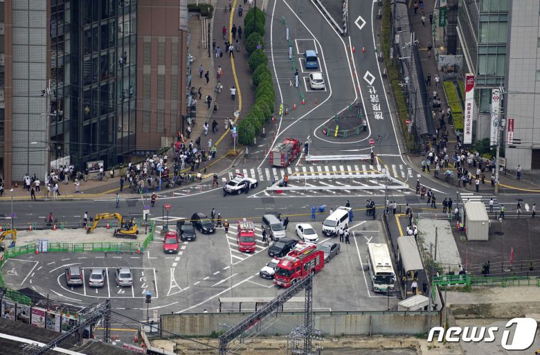 아베 전 일본 총리가 8일 일본 서부 나라시에서 선거 유세 도중 총격을 맞고 쓰러진 현장을 교도통신이 항공에서 촬영한 모습 © 로이터=뉴스1 © News1 이유진 기자