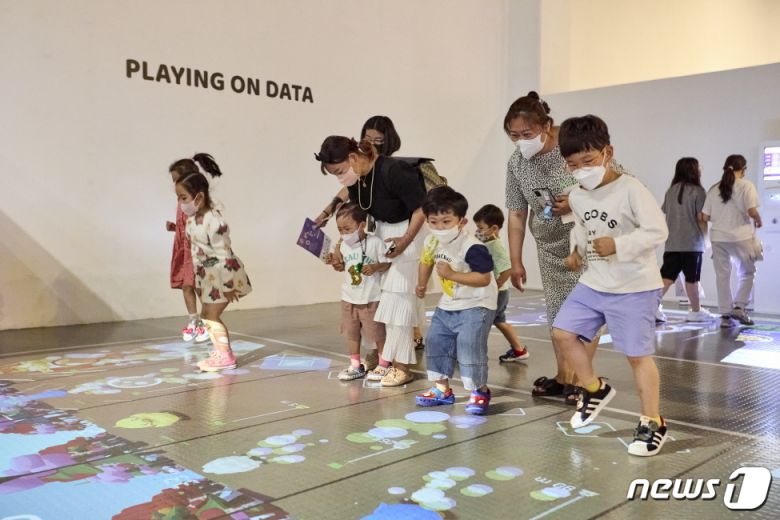 국립부산과학관에서 진행 중인 '놀이의 탐구' 아이들이 행사를 즐기고 있다(국립부산과학관 제공)© 뉴스1