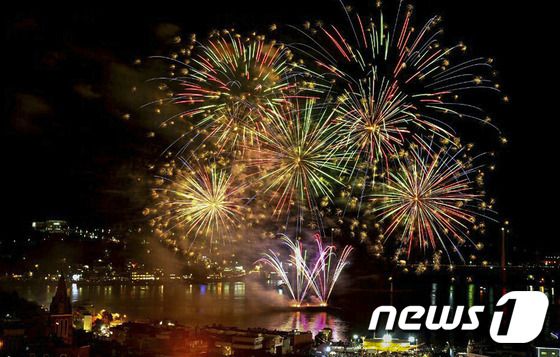 여수밤바다 불꽃축제(여수시 제공)© 뉴스1