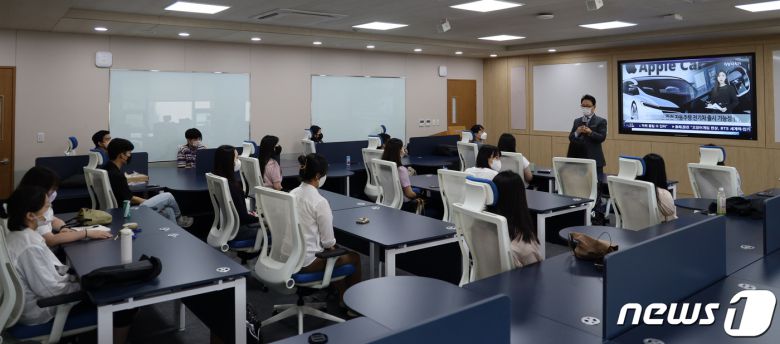 포스코가 디지털 융합 인재를 양성하는 K-디지털플랫폼 1기 교육생을 대상으로 교육을 진행 중이다.(포스코 포항제철소제공)2022.7.26/© 뉴스1