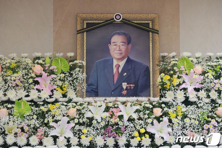 KBS의 장수 프로그램 '전국노래자랑' 현역 최고령 진행자 송해의 빈소/뉴스1 ⓒ News1 사진공동취재단