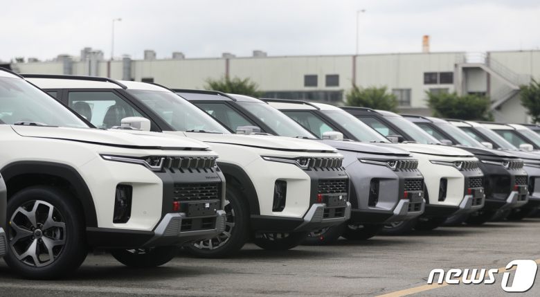 지난달 21일 오후 경기 평택시 쌍용자동차 평택출고센터에서 생산을 마친 '토레스' 차량이 출고를 기다리고 있다. 2022.7.21/뉴스1 ⓒ News1 김영운 기자