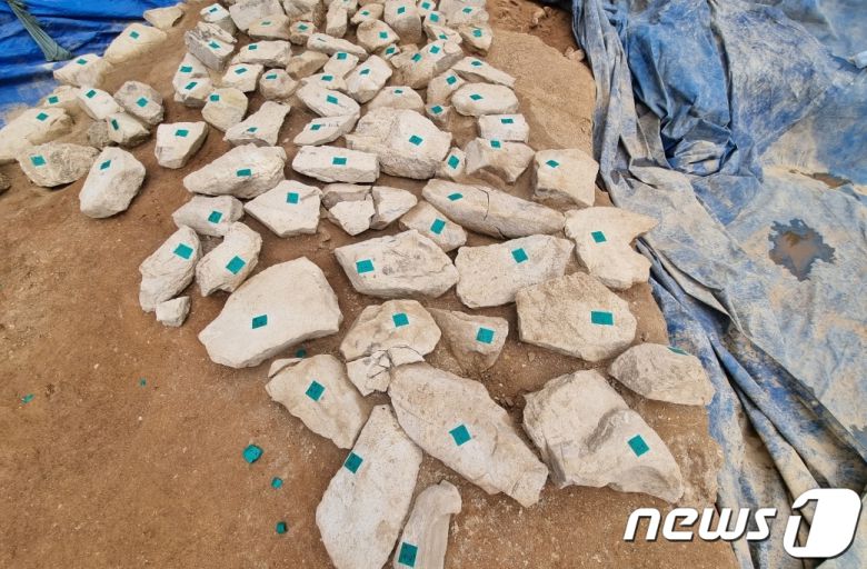 구산동 지석묘의 박석. 지석묘(고인돌)과 같은 시기에 축조된 것으로 추정된다. (김해시 제공) ⓒ 뉴스1