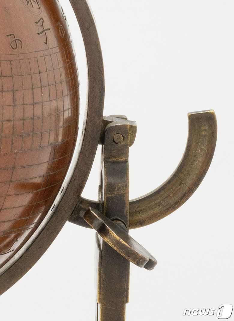 일영원구의 위도 조정 장치. (문화재청 제공)