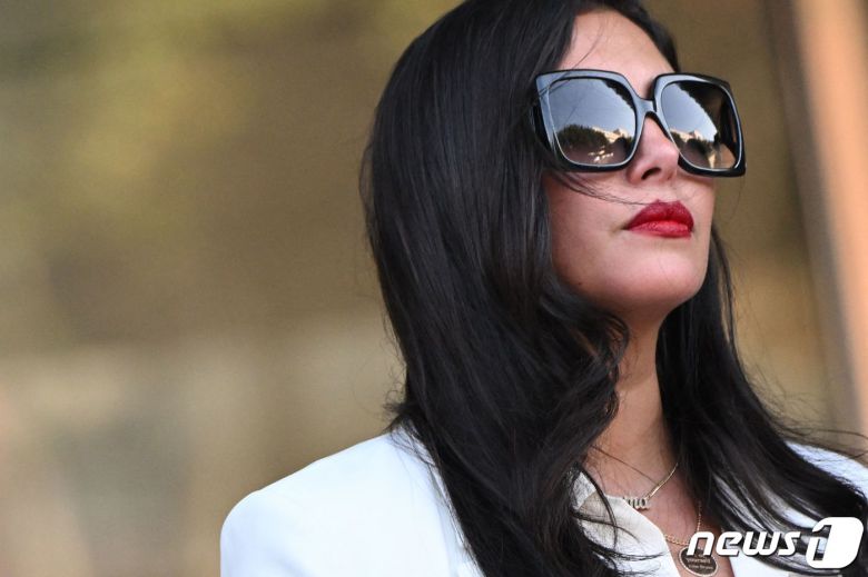 24일(현지시간) 미국 캘리포니아주 로스앤젤레스 법원에서 미국프로농구(NBA) 스타 코비 브라이언트의 아내 바네사 브라이언트가 LA 카운티를 상대로 한 손해배상 소송 평결이 내려진 후 법정을 나서고 있다. ⓒ AFP=뉴스1 ⓒ News1 손승환 기자