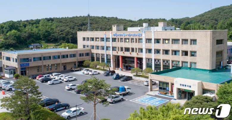 청양군이 18세 이상 성인 중 백신을 한차례도 맞지 않은 군민을 대상으로 토종 코로나19 백신 ‘스카이코비원’ 예방접종을 5일부터 실시한다.(청양군청 전경)