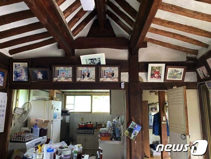 충주시 산척면 송강리 홍종태 가옥 내부 천정 모습.(충주문화원 제공)/뉴스1