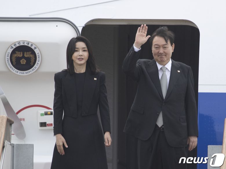 윤석열 대통령(오른쪽)과 부인 김건희 여사. 2022.9.18/뉴스1 ⓒ News1 신웅수 기자