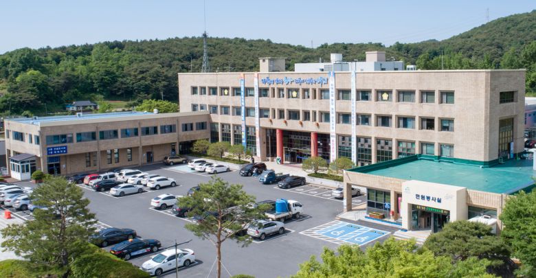 청양군보건의료원은 다음달 11일부터 코로나19 예방 효과가 큰 ‘2가 백신’을 접종한다.(청양군청 전경)