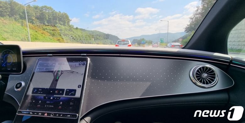 메르세데스-벤츠 더 뉴 EQE 실내 ⓒ News1 이형진 기자