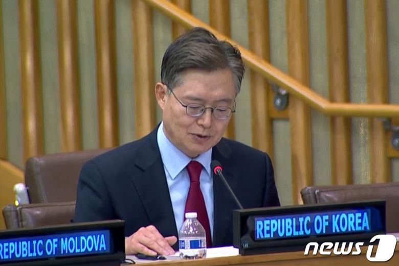 황준국 주유엔 한국대사가 20일(현지시간) 뉴욕 유엔본부에서 속개된 제77차 유엔총회 제3위원회 회의에서 발언을 하고 있다. 사진은 유튜브 화면 캡처.