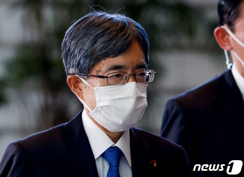 기시다 후미오 일본 총리가 정치자금을 부적절하게 기재한 것이 발각 된 데라다 미노루 총무상이 제출한 사임서를 수리하기로 결정했다고 일본 공영 NHK가 20일 보도했다. ⓒ 로이터=뉴스1 ⓒ News1 이서영 기자