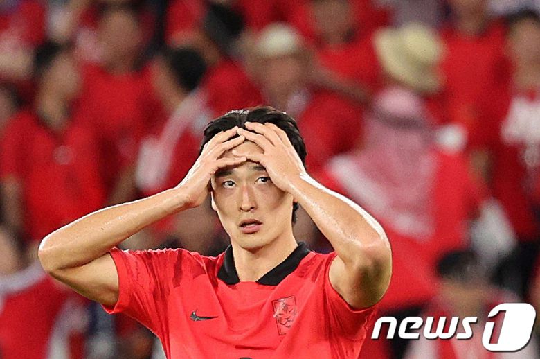 조규성이 28일 오후(현지시간) 카타르 알라이얀 에듀케이션 시티 스타디움에서 열린 2022 카타르 월드컵 조별리그 H조 2차전 대한민국과 가나의 경기 후반전에서 추가 실점에 아쉬워하고 있다. 경기는 2대3으로 한국이 석패했다. 2022.11.29/뉴스1 ⓒ News1 이동해 기자