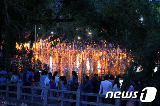 경남도 무형문화재 제33호 '함안 낙화놀이'.2017.5.3/뉴스1 ⓒ News1