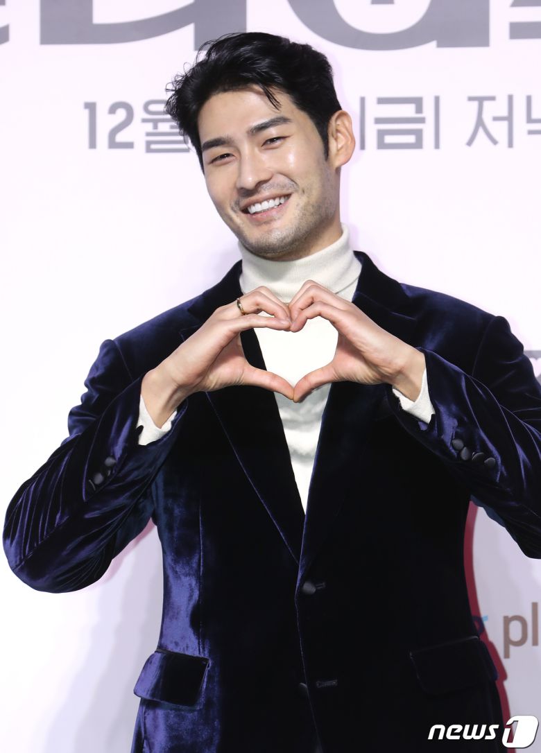 배우 최광록이 22일 서울 강남구 조선 팰리스 서울 강남에서 열린 쿠팡플레이 시리즈 '판타G스팟' 제작발표회에서 포즈를 취하고 있다. '판타G스팟'은 한 번도 느껴본 적 없는 희재(안희연 분)와 사랑 없는 관계만 즐기는 미나(배우희 분), 두 사람이 섹스 카운슬링을 진행하며 스스로를 알아가는 이야기를 그린 작품이다. 2022.12.22/뉴스1 ⓒ News1 권현진 기자