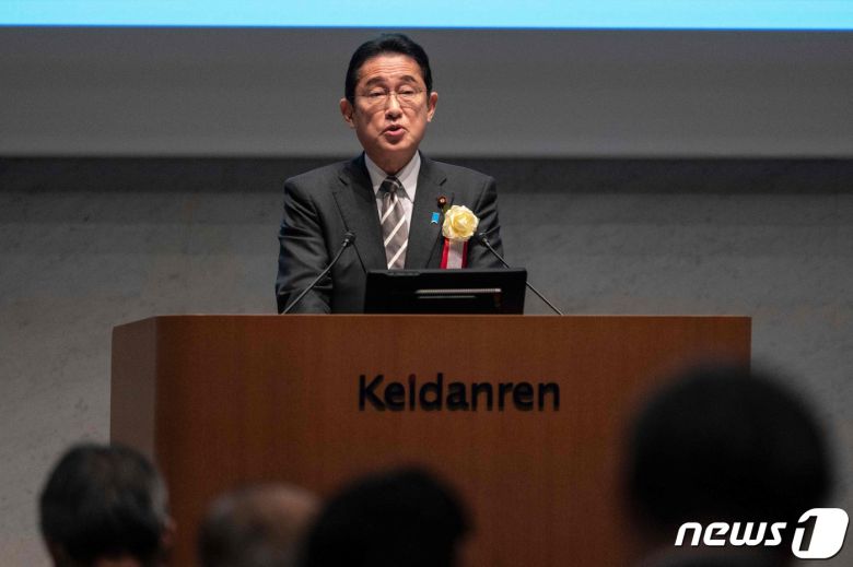 26일 일본 도쿄에서 개최된 제11차 일본 경제단체연합회(게이단렌) 고문 회의에 참석한 기시다 후미오 일본 총리가 연설하고 있다. 2022.12.26. ⓒ AFP=뉴스1 ⓒ News1 김성식 기자