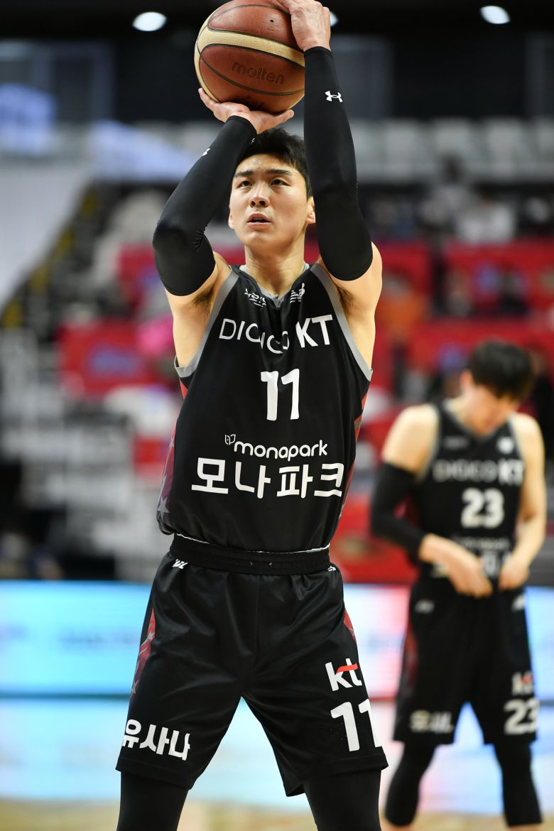 수원 KT 양홍석이 자유투를 쏘고 있다.(KBL 제공)