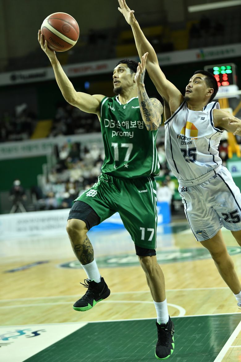 원주 DB 이선 알바노가 28일 전주 KCC와 경기에서 슛을 쏘고 있다.(KBL 제공)