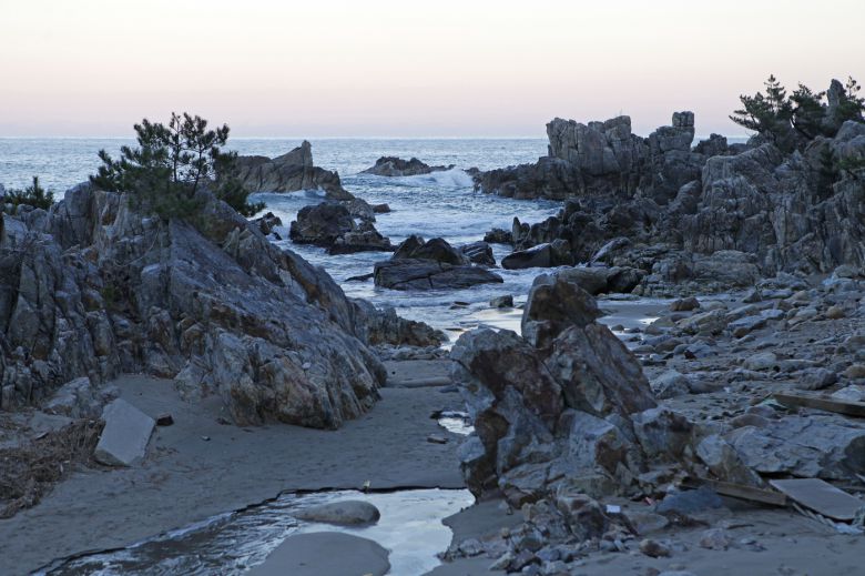 부남해변의 또 다른 주인공인 갯바위들(한국관광공사 제공)