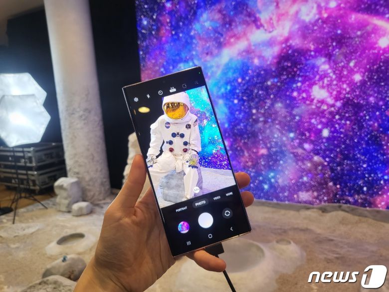 2억 화소 메인 카메라를 탑재한 갤럭시S23 카메라로 우주를 찍은 모습. 2023.02.01. 오현주 기자
