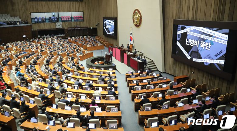 박홍근 더불어민주당 원내대표가 13일 서울 여의도 국회에서 열린 본회의에서 교섭단체 대표연설을 하고 있다. 2022.2.13/뉴스1 ⓒ News1 허경 기자