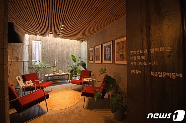 카메라타 3층에 마련된 아담한 서재(한국관광공사 제공)