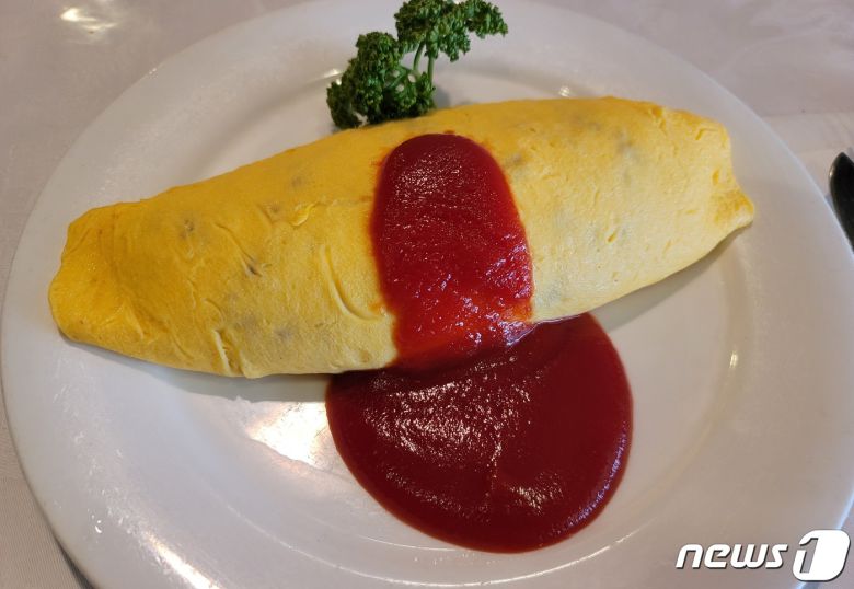 15일 일본 도쿄 긴자의 경양식 식당 렌가테이(煉瓦亭)에서 주문한 오므라이스. 2023.3.15/뉴스1 최동현 기자