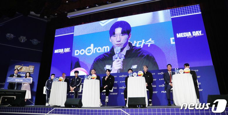 20일 오후 서울 마포구 누리꿈스퀘어에서 열린 도드람 2022-2023 V리그 포스트시즌 남자부 미디어데이에서 대한항공 현대캐피탈 허수봉이 발언을 하고있다. 2023.3.20/뉴스1 ⓒ News1 임세영 기자