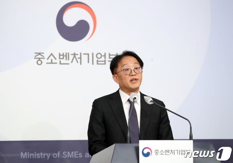 조경원 중소벤처기업부 소상공인정책관이 21일 오전 서울 종로구 정부서울청사 별관에서 소상공인 지원 기본계획(2023년~2025년) 수립 브리핑을 하고 있다. 2023.3.21/뉴스1 ⓒ News1 김명섭 기자