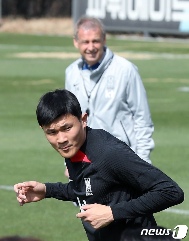 대한민국 축구 국가대표팀 김민재가 22일 오전 경기도 파주 축구국가대표트레이닝센터(NFC)에서 훈련을 하고 있다. 손흥민과 이강인, 김민재 등 카타르월드컵 주역 대부분이 승선한 클린스만호는 오는 24일 콜롬비아전(울산)과 28일 우루과이전(서울)을 치른다. 2023.3.22/뉴스1 ⓒ News1 박정호 기자
