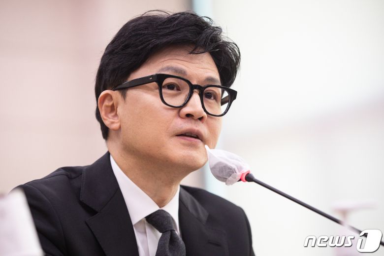 한동훈 법무부 장관이 27일 서울 여의도 국회에서 열린 제404회 국회(임시회) 법제사법위원회 제2차 전체회의에서 의원 질의에 답하고 있다. 2023.3.27/뉴스1 ⓒ News1 유승관 기자