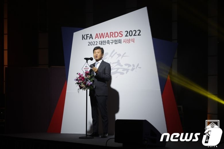 정몽규 대한축구협회장이 23일 서울 중구 웨스틴조선호텔에서 열린 '2022 대한축구협회 시상식'에서 인사말을 하고 있다.(대한축구협회 제공)2022.12.23/뉴스1