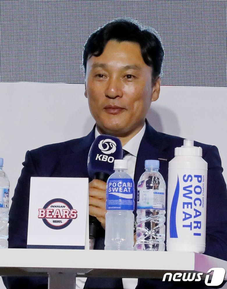이승엽 두산 베어스 감독이 30일 서울 용산구 그랜드 하얏트 서울 호텔에서 열린 신한은행 SOL 2023 KBO 미디어데이에서 시즌에 임하는 각오를 밝히고 있다. 신한은행 SOL 2023 KBO 프로야구는 오는 4월 1일 개막한다. 2023.3.30/뉴스1 ⓒ News1 장수영 기자