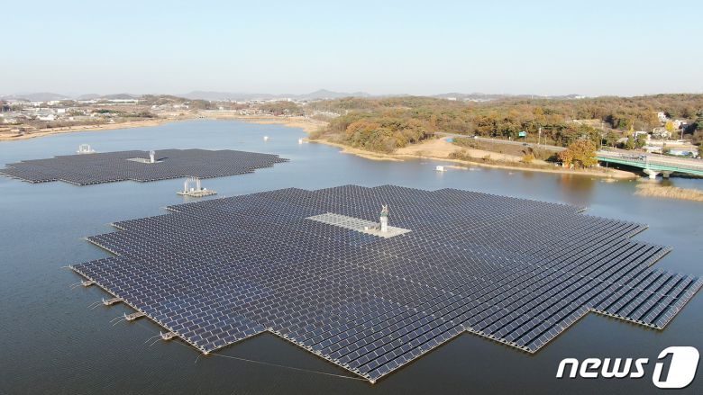 경기도 화성시 우정읍 멱우지에 설치된 태양광 패널 모습. (사진은 기사 내용과 무관함) 2020.11.10/뉴스1 ⓒ News1 박정호 기자