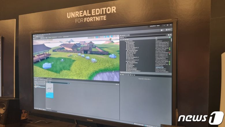 기자회견장 한켠에 마련된 UEFN 시연 PC. 해당 PC에서 에셋을 임포트(적용)하면 옆 기기에서 바로 플레이하며 확인이 가능했다. (박소은 기자)