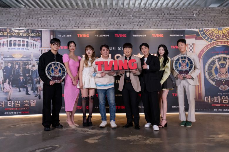 (왼쪽부터) 래원, 김남희, 클로이, 홍진호, 황제성, 김현규, 신지연, 존박/ 사진제공=티빙