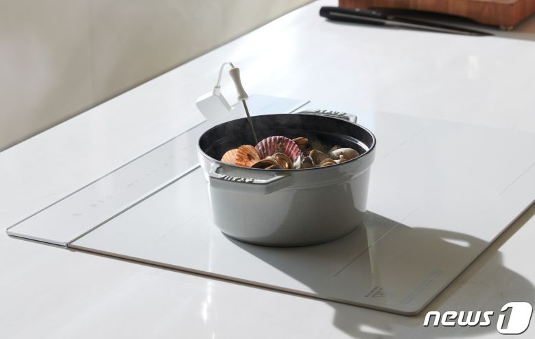 쿠쿠전자 3구 화이트 셰프스틱 인덕션(쿠쿠 제공)