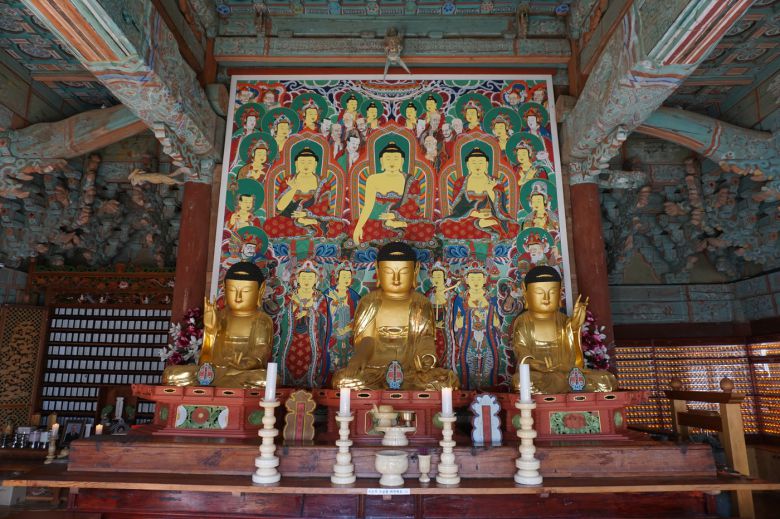 대웅보전 내부. (문화재청 제공)