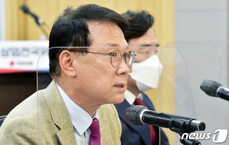 윤두현 국민의힘 상임전국위 의장 직무대행이 5일 서울 여의도 국회 의원회관 제1세미나실에서 열린 상임전국위원회에서 발언하고 있다. (공동취재) 2022.9.5/뉴스1 ⓒ News1 허경 기자