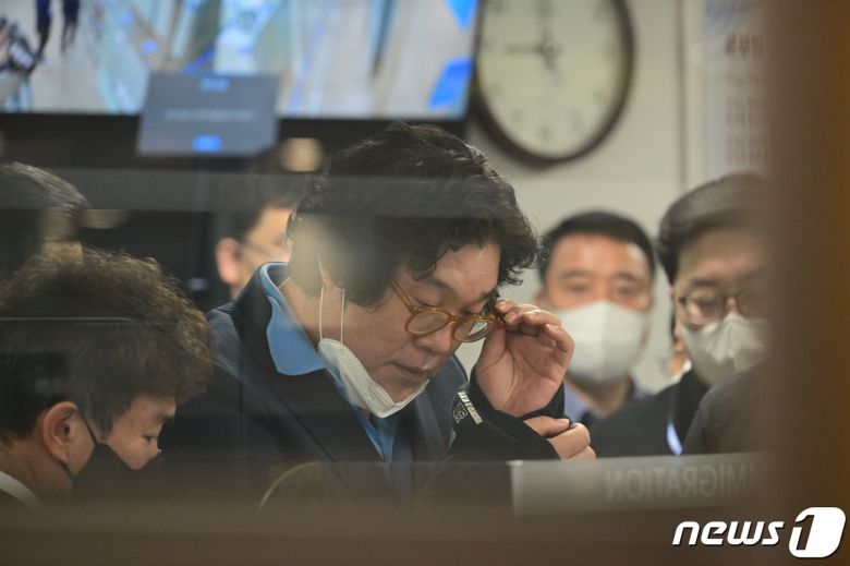 8개월의 장기 해외 도피 끝에 태국에서 붙잡힌 김성태 전 쌍방울그룹 회장 2023.1.17/뉴스1 ⓒ News1 공항사진기자단