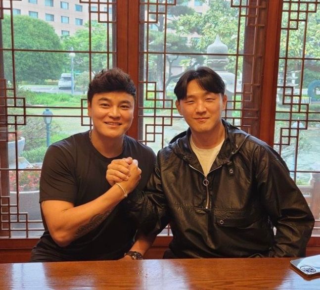 전 UFC 파이터 김동현(활동명 마동현)이 추신수에게 재활 치료비 전액을 후원받기로 한 사연이 알려져 화제다.(김동현 SNS 캡처)